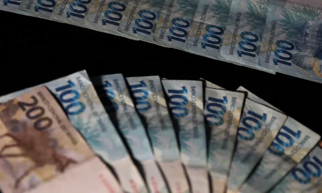 Mais de 132 mil pessoas têm R$ 2,18 bilhões do INSS; saiba como consultar a lista