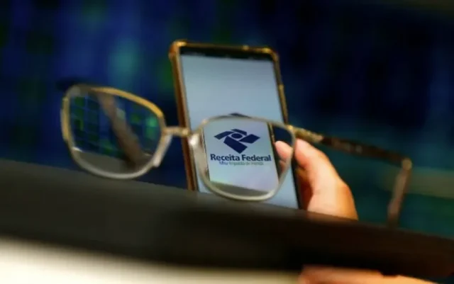Faz o Pix: Receita paga R$ 7,5 bilhões do segundo lote de restituição do IRPF 2023