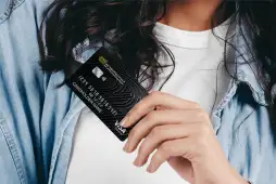 افتح مزايا الفخامة مع بطاقة AAIB Visa Signature الائتمانية — تجربة راقية ومزايا استثنائية في كل خطوة!